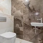 Apartmán Skypark 1-bedroom On Floor 15 With Castle View And Parking By Skyviews