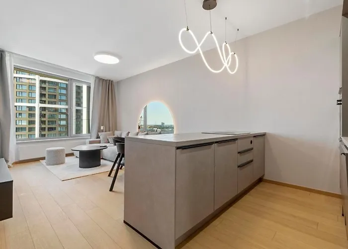 Skypark 1-Bedroom Apartment On Floor 15 With Castle View And Parking By Skyviews 브라티슬라바