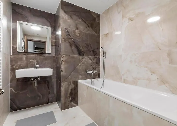 Апартаменты Skypark 1-Bedroom Apartment On Floor 15 With Castle View And Parking By Skyviews