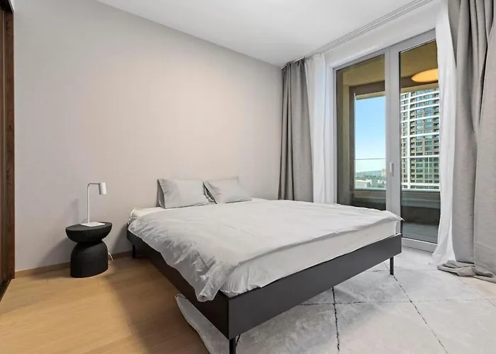 Skypark 1-Bedroom Apartment On Floor 15 With Castle View And Parking By Skyviews * Братислава