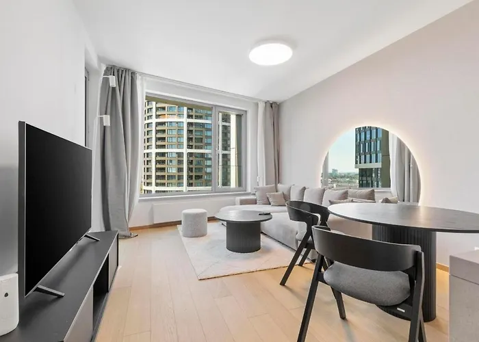Апартаменты Skypark 1-Bedroom Apartment On Floor 15 With Castle View And Parking By Skyviews *