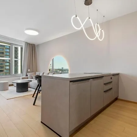 Skypark 1-bedroom On Floor 15 With Castle View And Parking By Skyviews ブラチスラヴァ