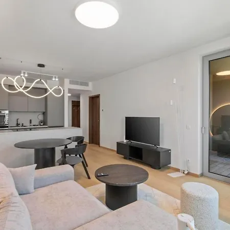 アパート Skypark 1-bedroom On Floor 15 With Castle View And Parking By Skyviews ブラチスラヴァ
