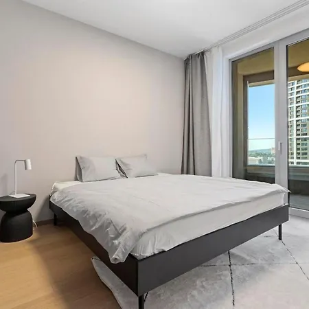Skypark 1-bedroom On Floor 15 With Castle View And Parking By Skyviews * ブラチスラヴァ